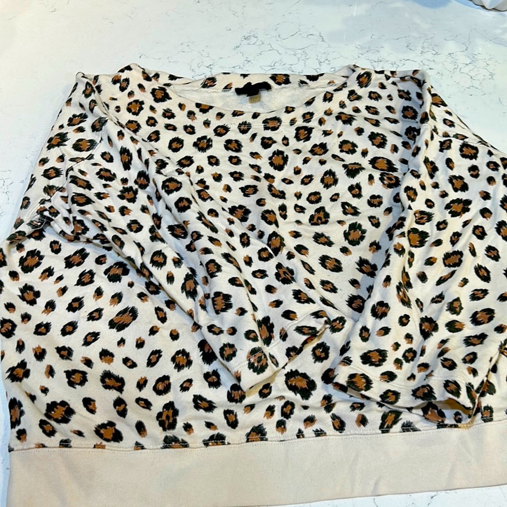 Cute and cozy crop leopard J Crew sweatshirt- perfect for a Fall weekend!